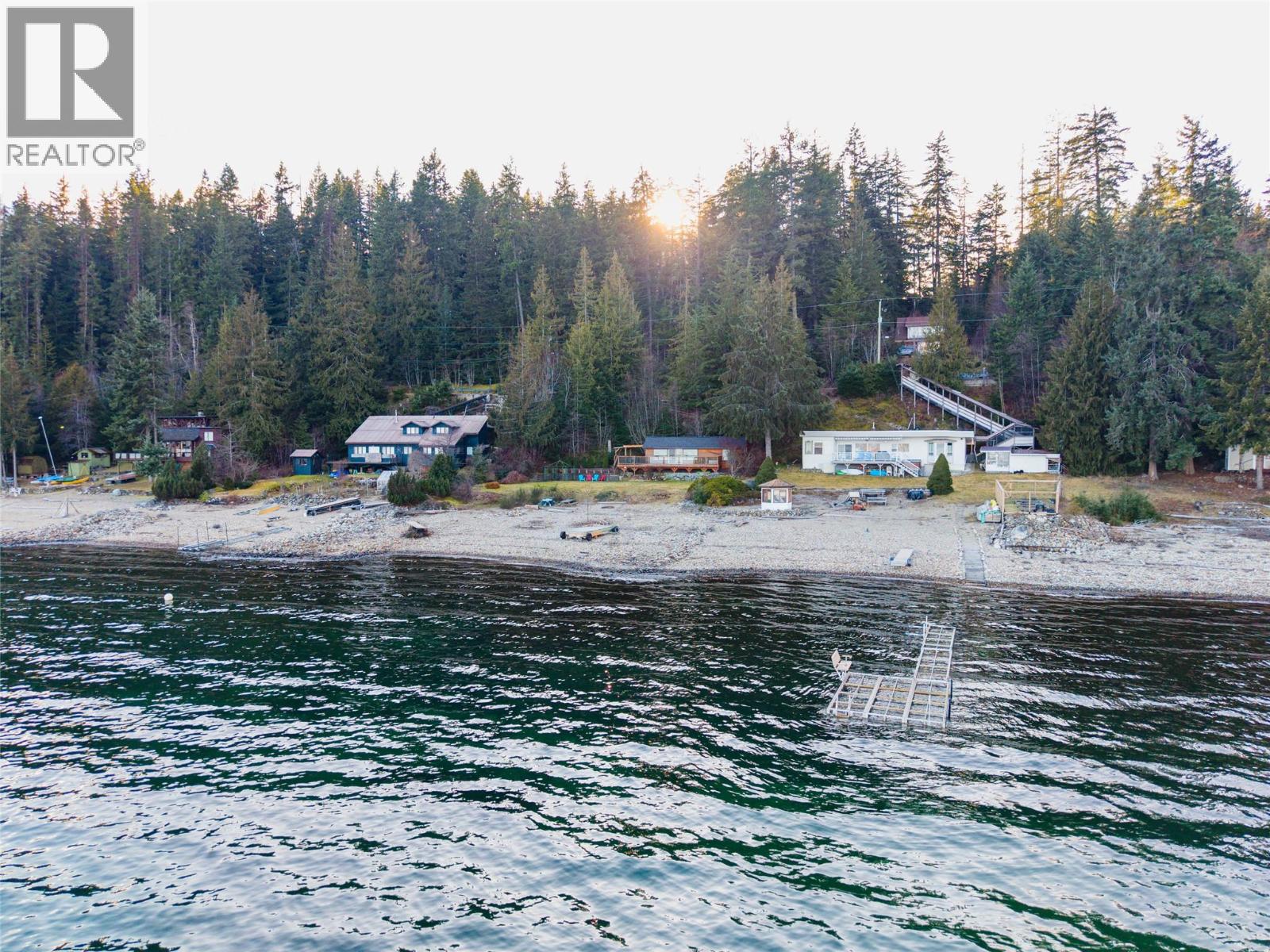 1214 Green Road, Balfour