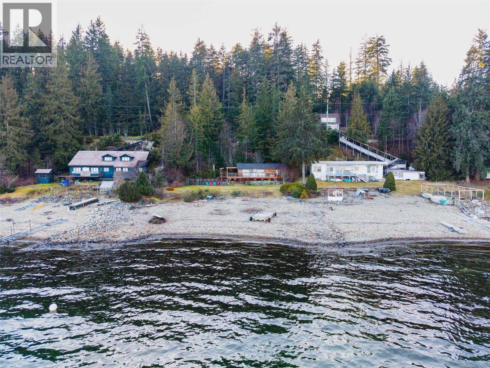 1214 Green Road, Balfour