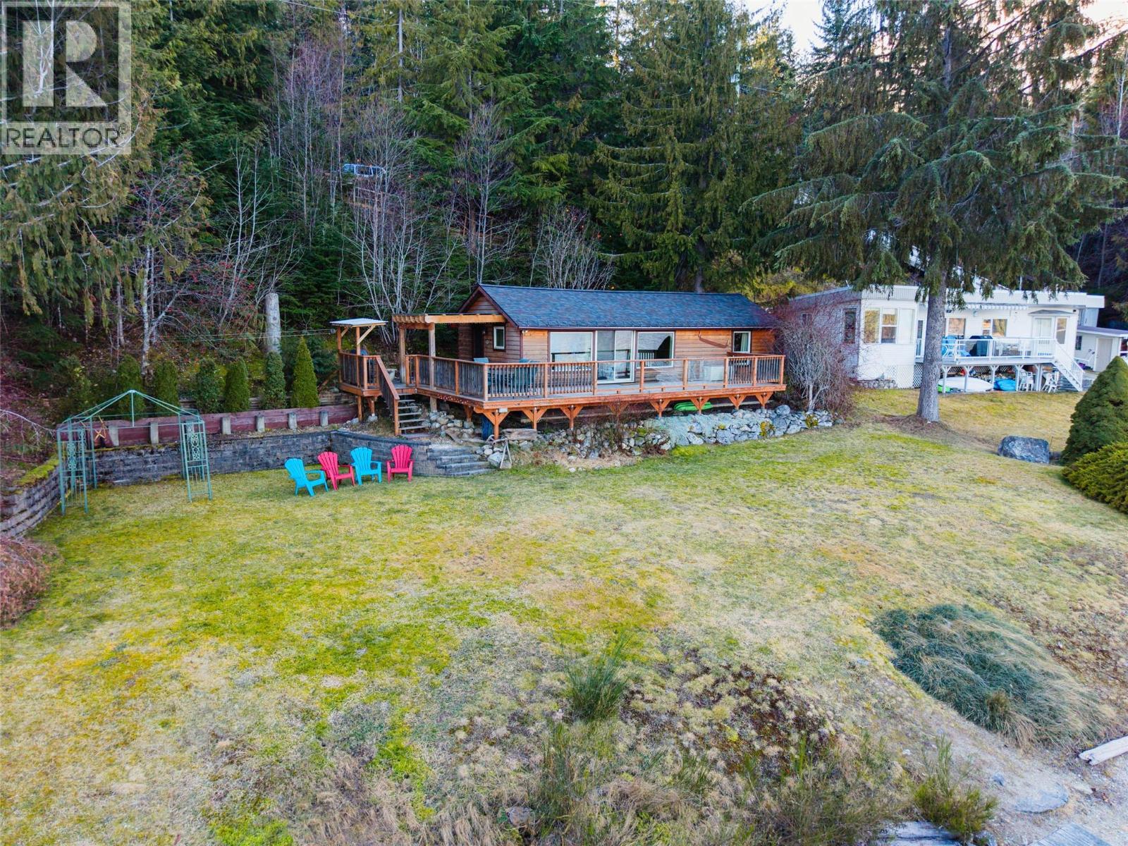 1214 Green Road, Balfour