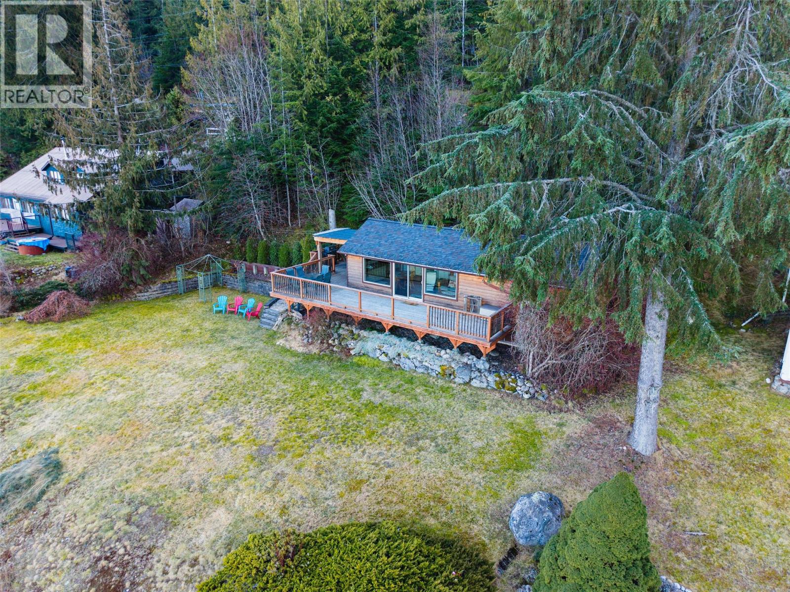 1214 Green Road, Balfour