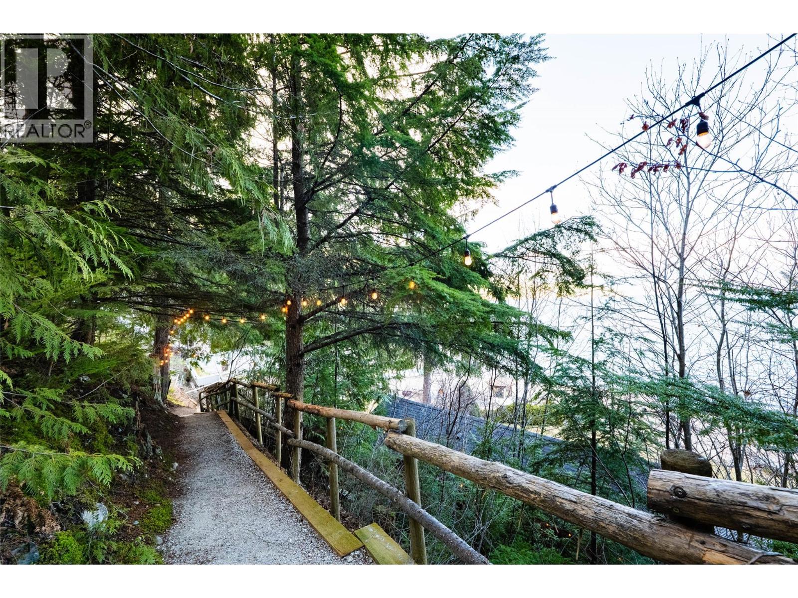 1214 Green Road, Balfour