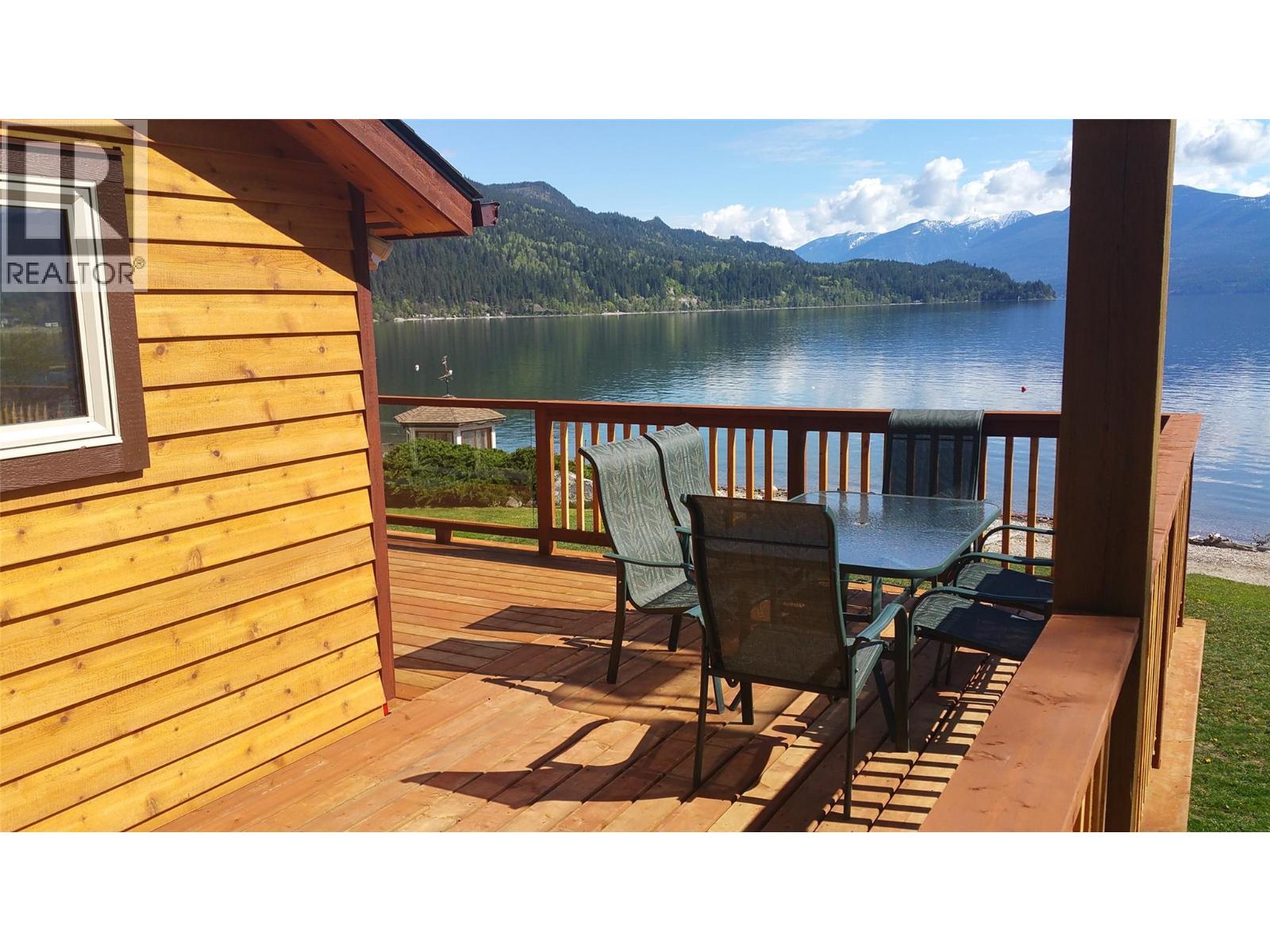 1214 Green Road, Balfour