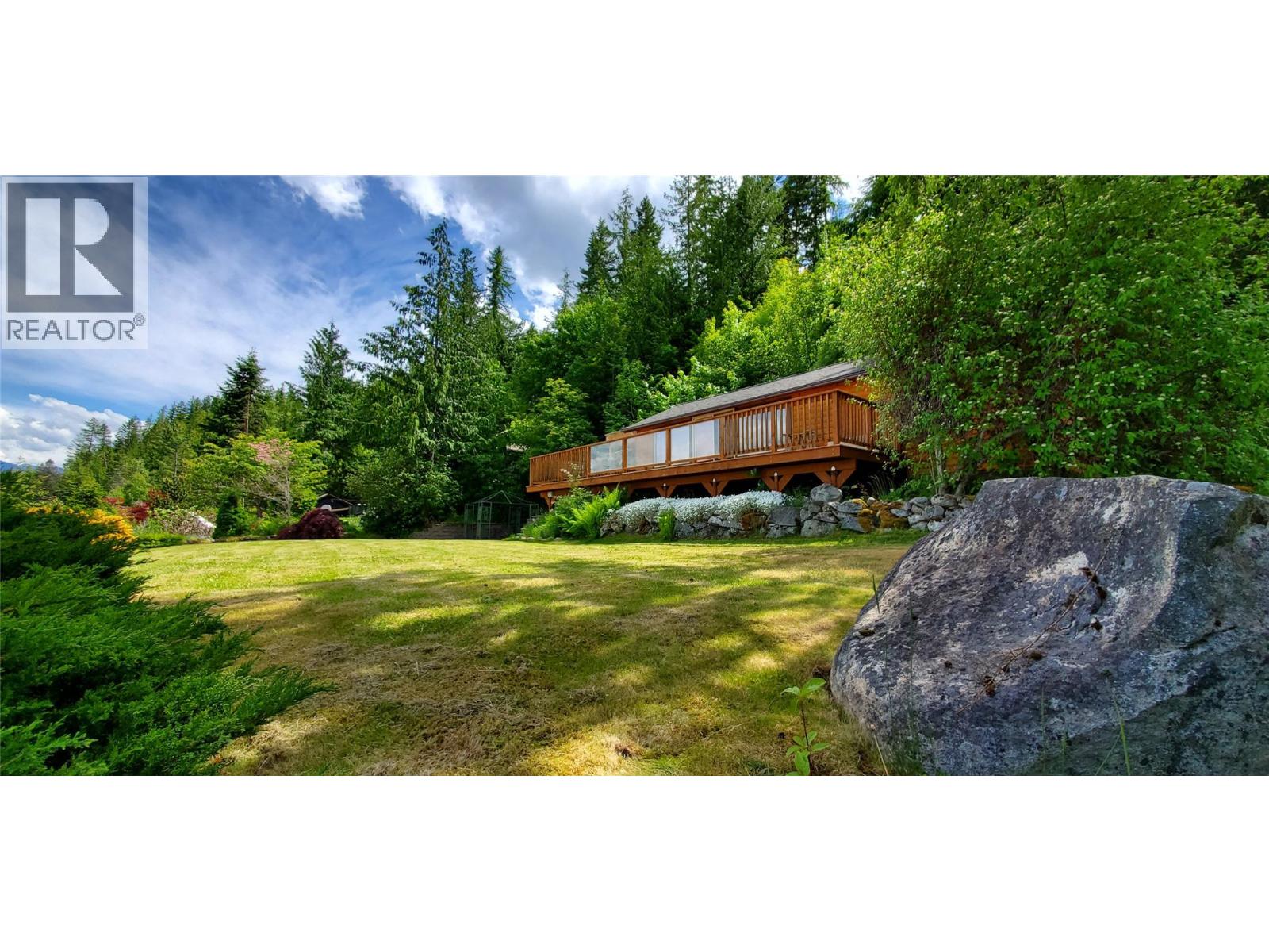 1214 Green Road, Balfour