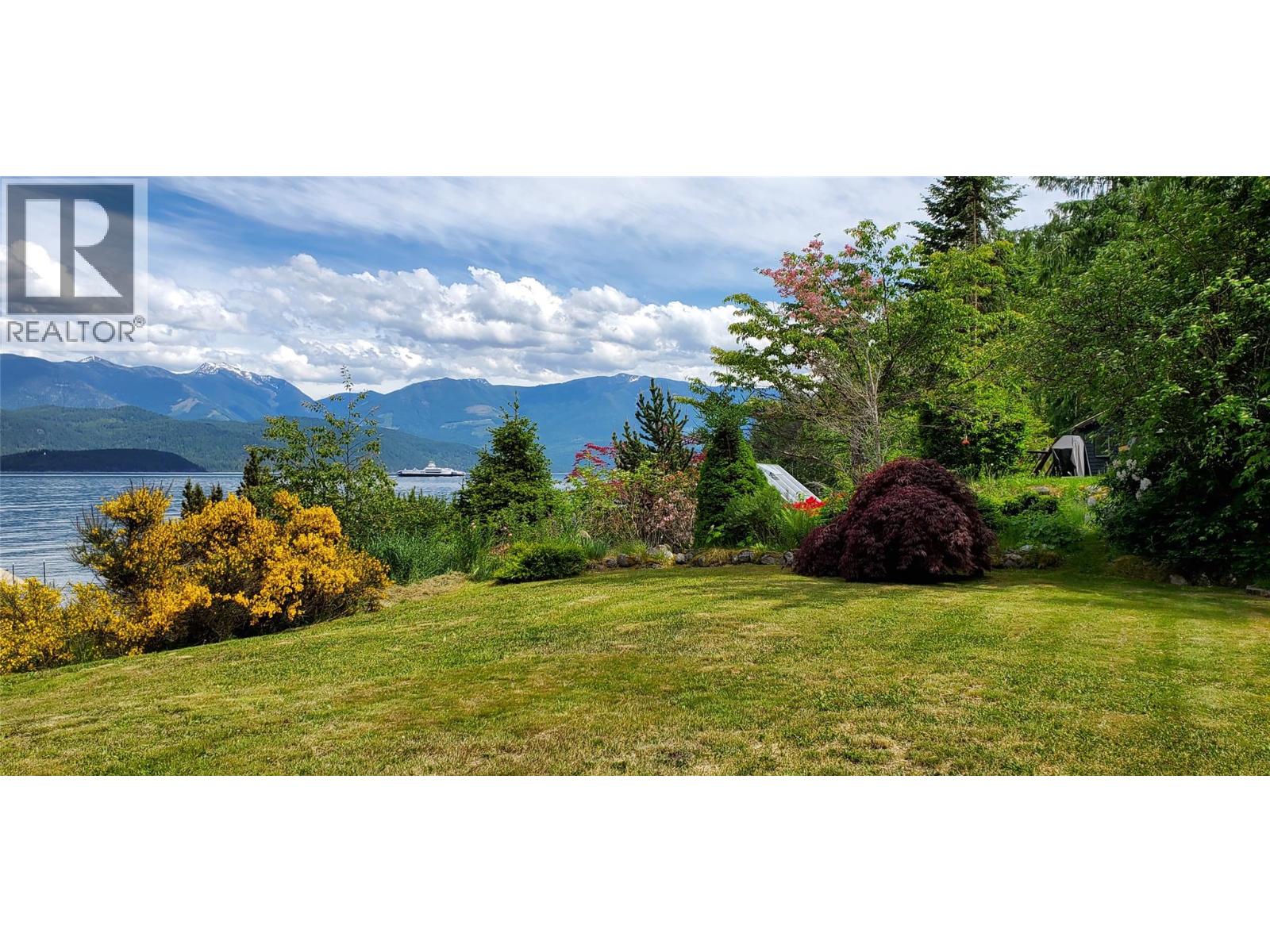 1214 Green Road, Balfour