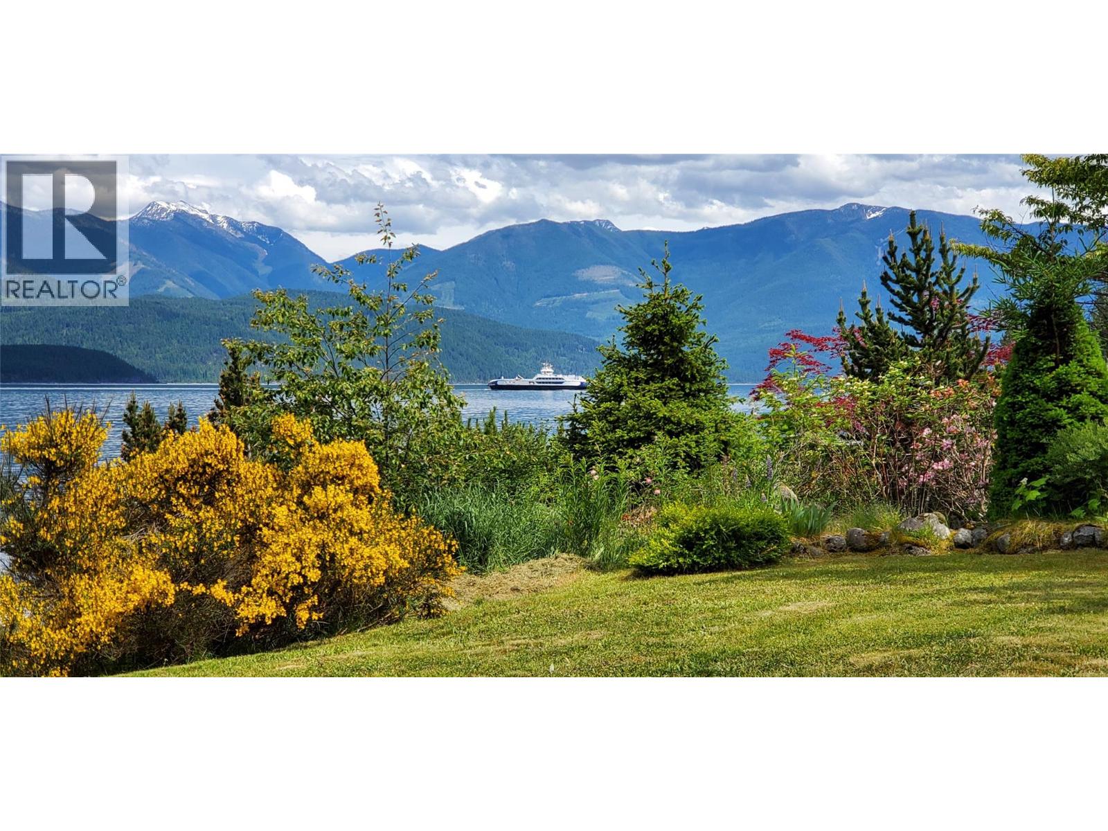 1214 Green Road, Balfour