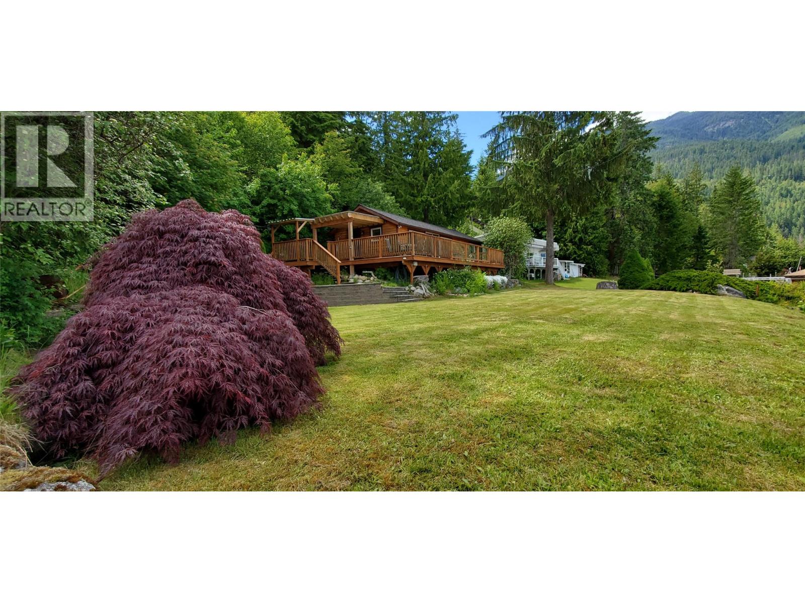 1214 Green Road, Balfour