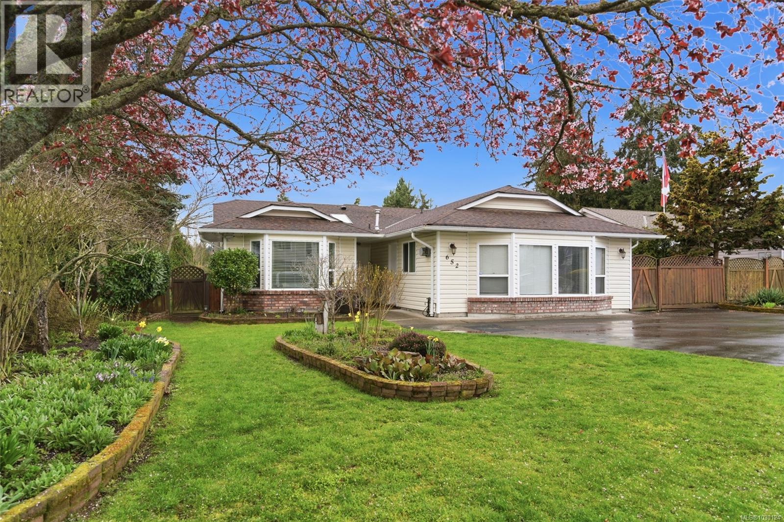 652 Ermineskin Ave - 1