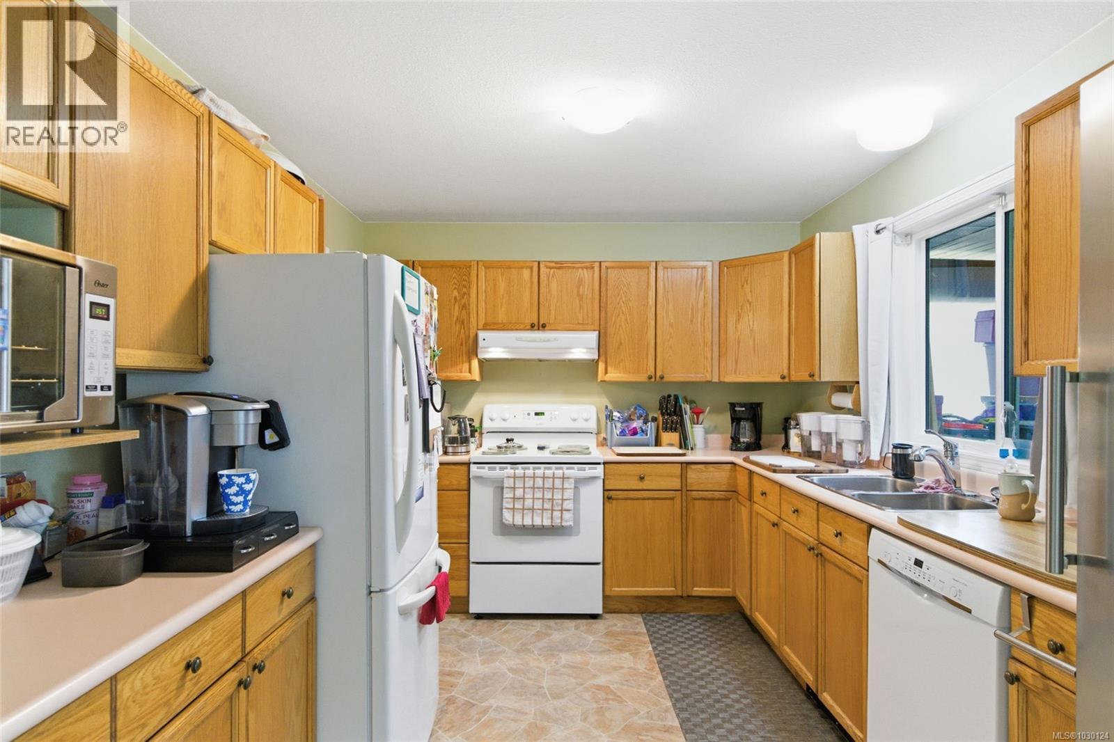 652 ERMINESKIN AVE - 22