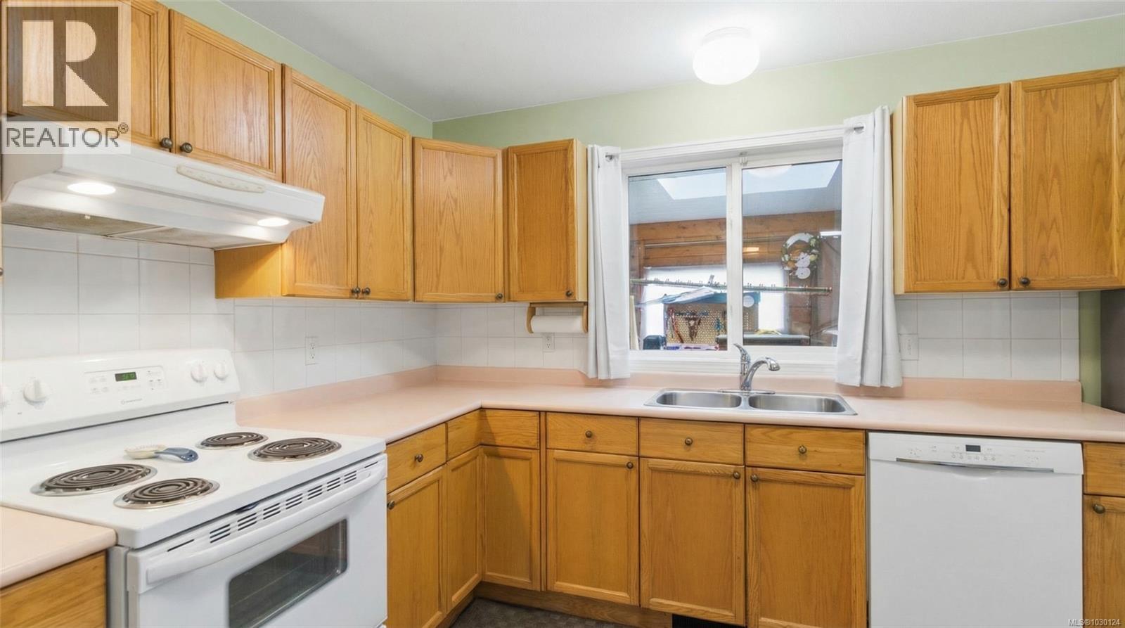 652 ERMINESKIN AVE - 23