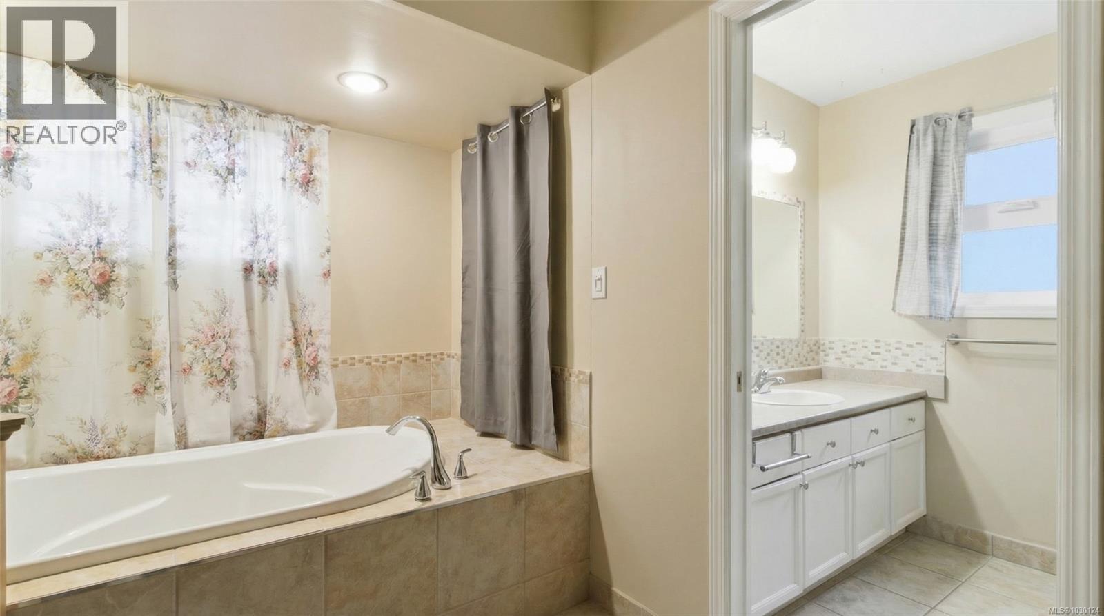 652 Ermineskin Ave - 25