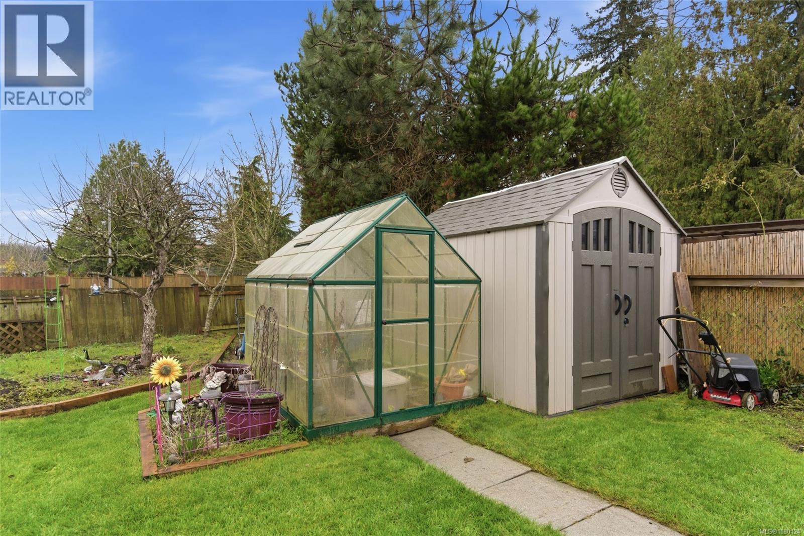 652 Ermineskin Ave - 33
