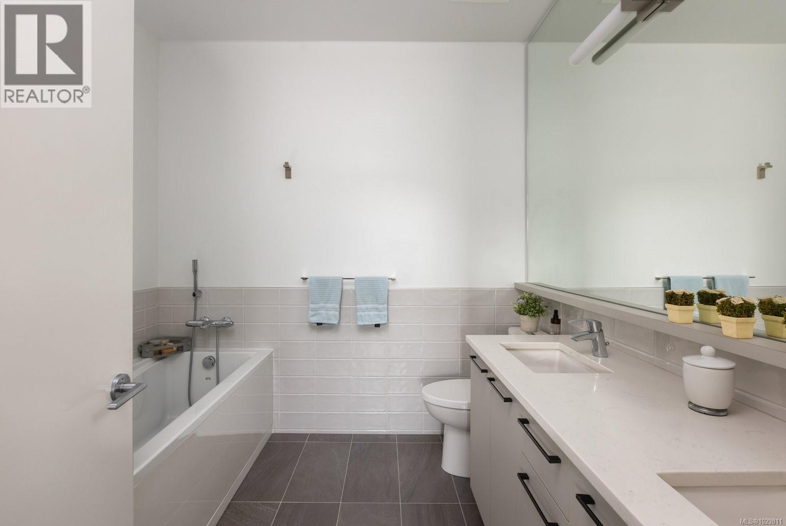 508 7162 West Saanich Road, Central Saanich