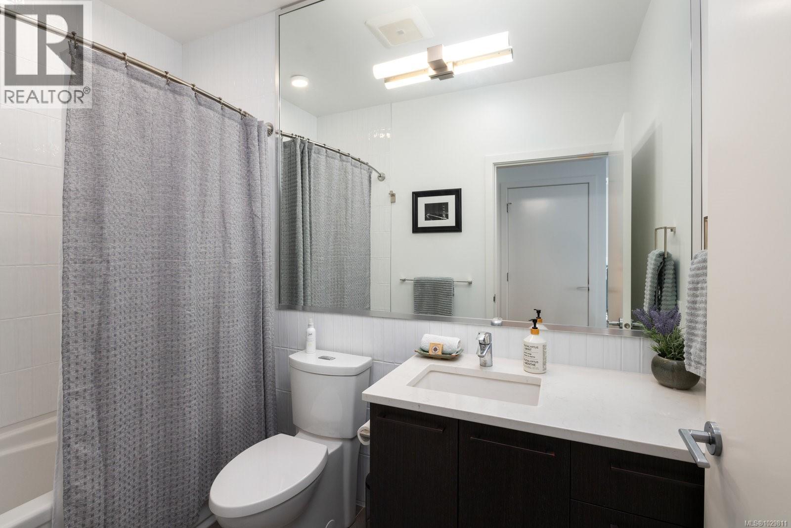 508 7162 West Saanich Road, Central Saanich