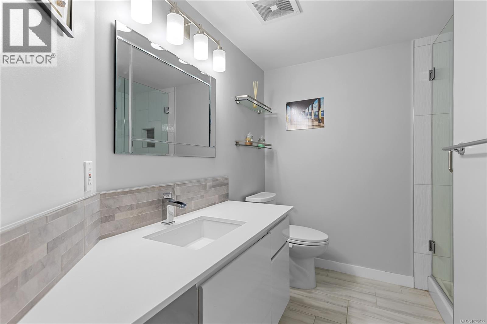 305 935 Johnson Street, Victoria