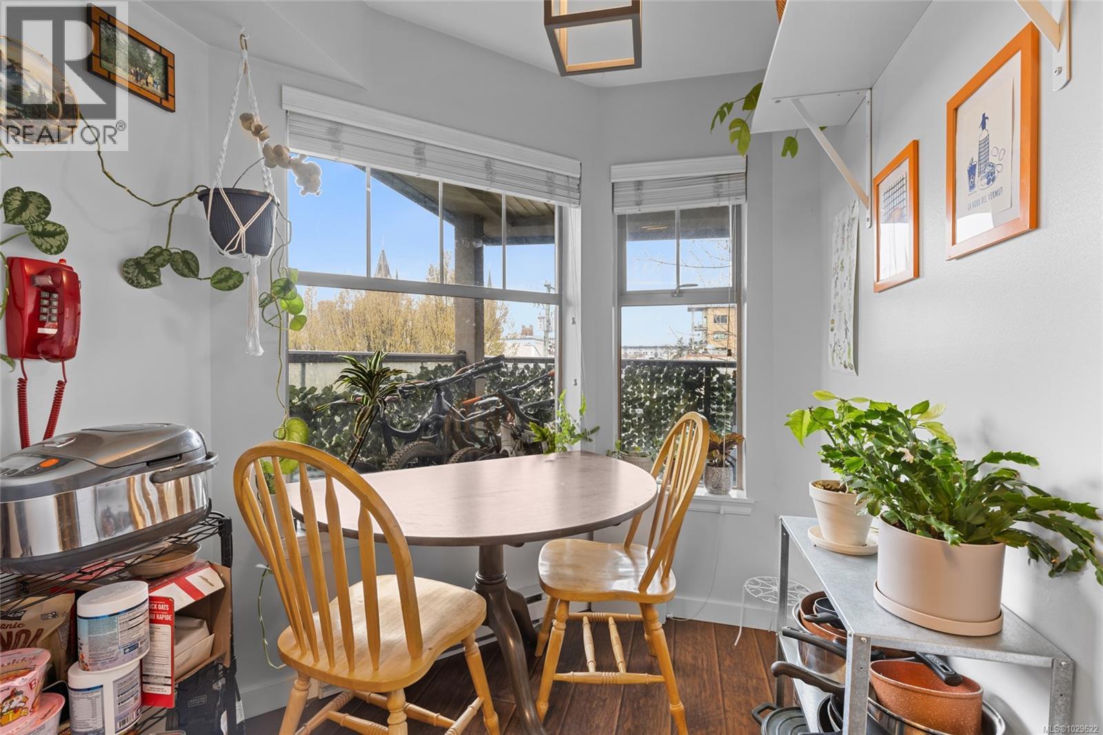 305 935 Johnson Street, Victoria