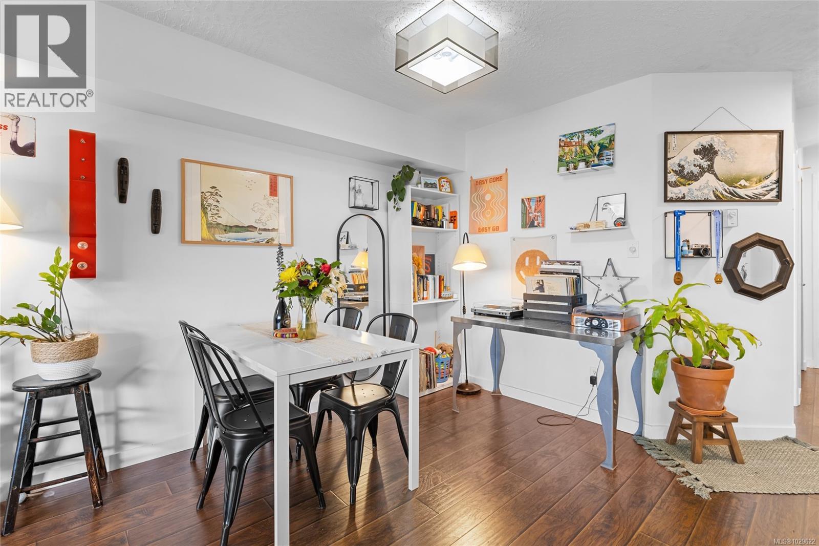 305 935 Johnson Street, Victoria