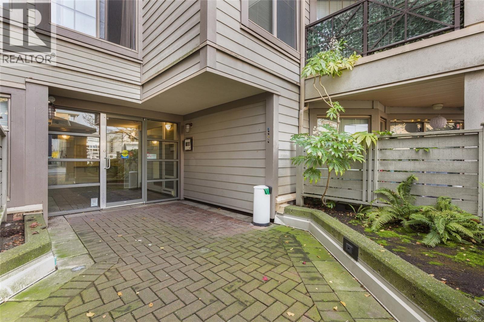 305 935 Johnson Street, Victoria