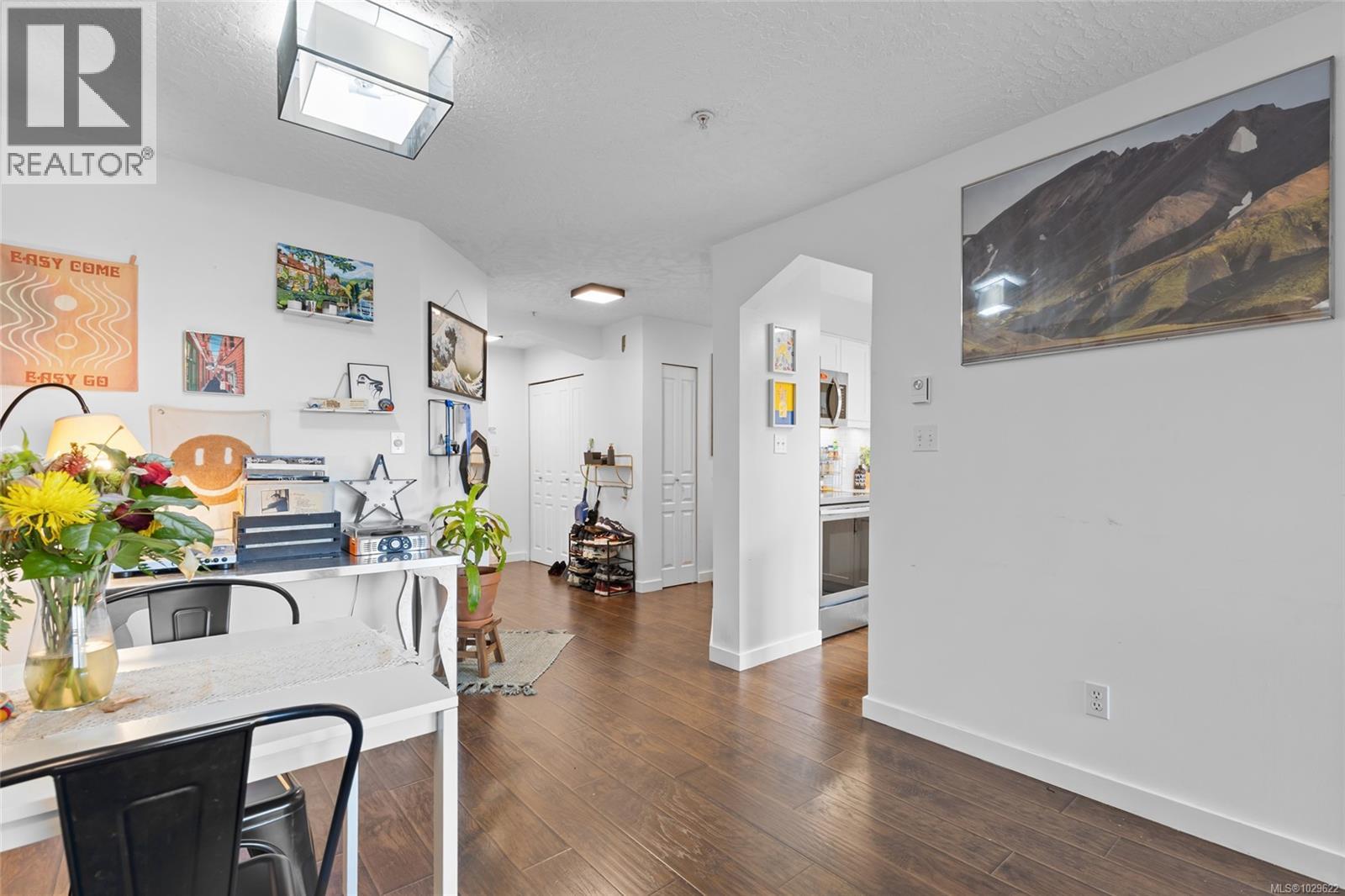 305 935 Johnson Street, Victoria