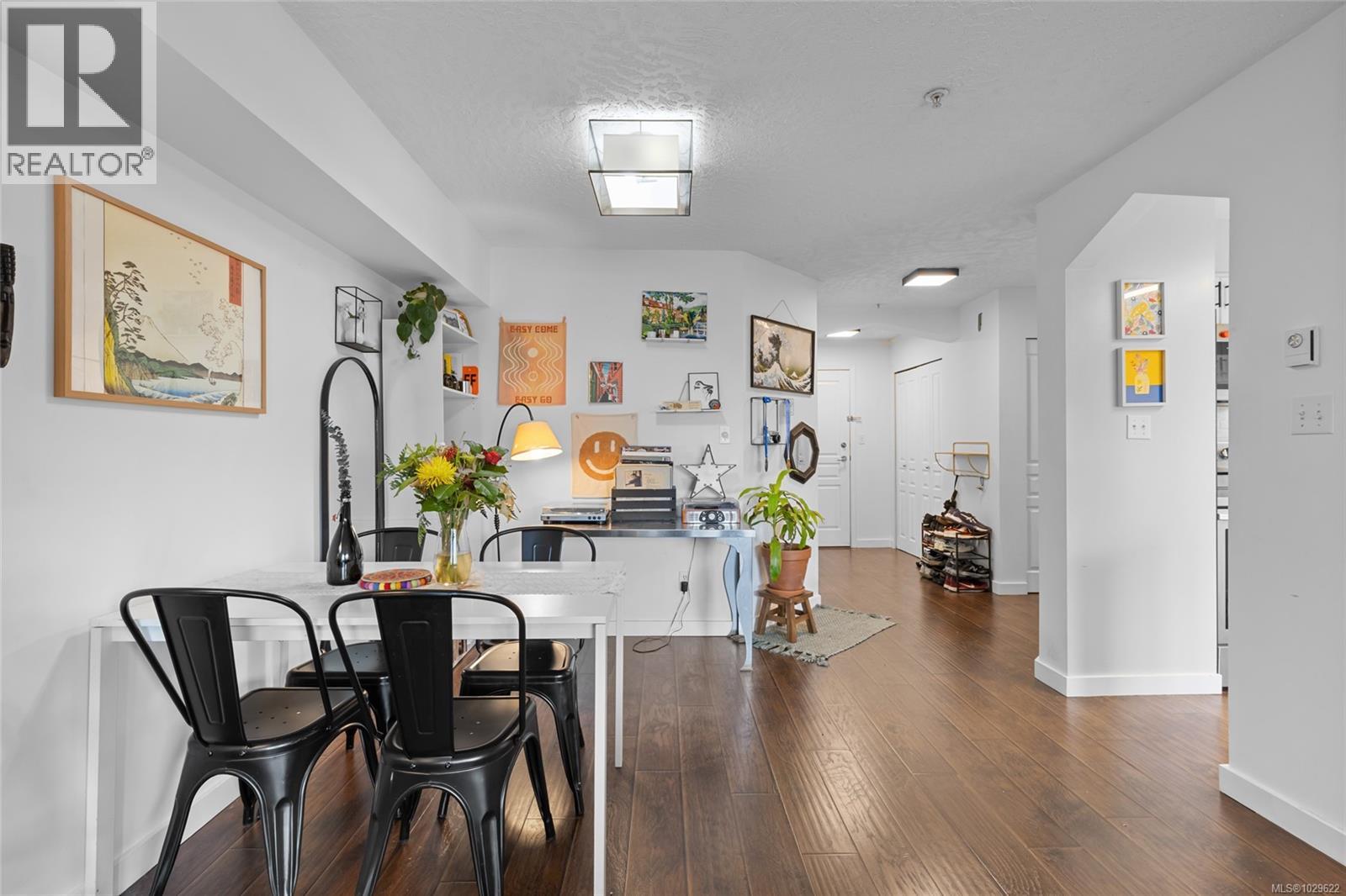 305 935 Johnson Street, Victoria