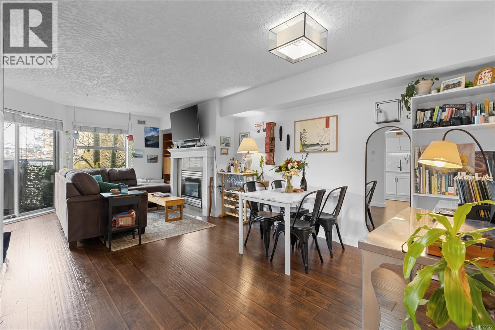 305 935 Johnson Street, Victoria