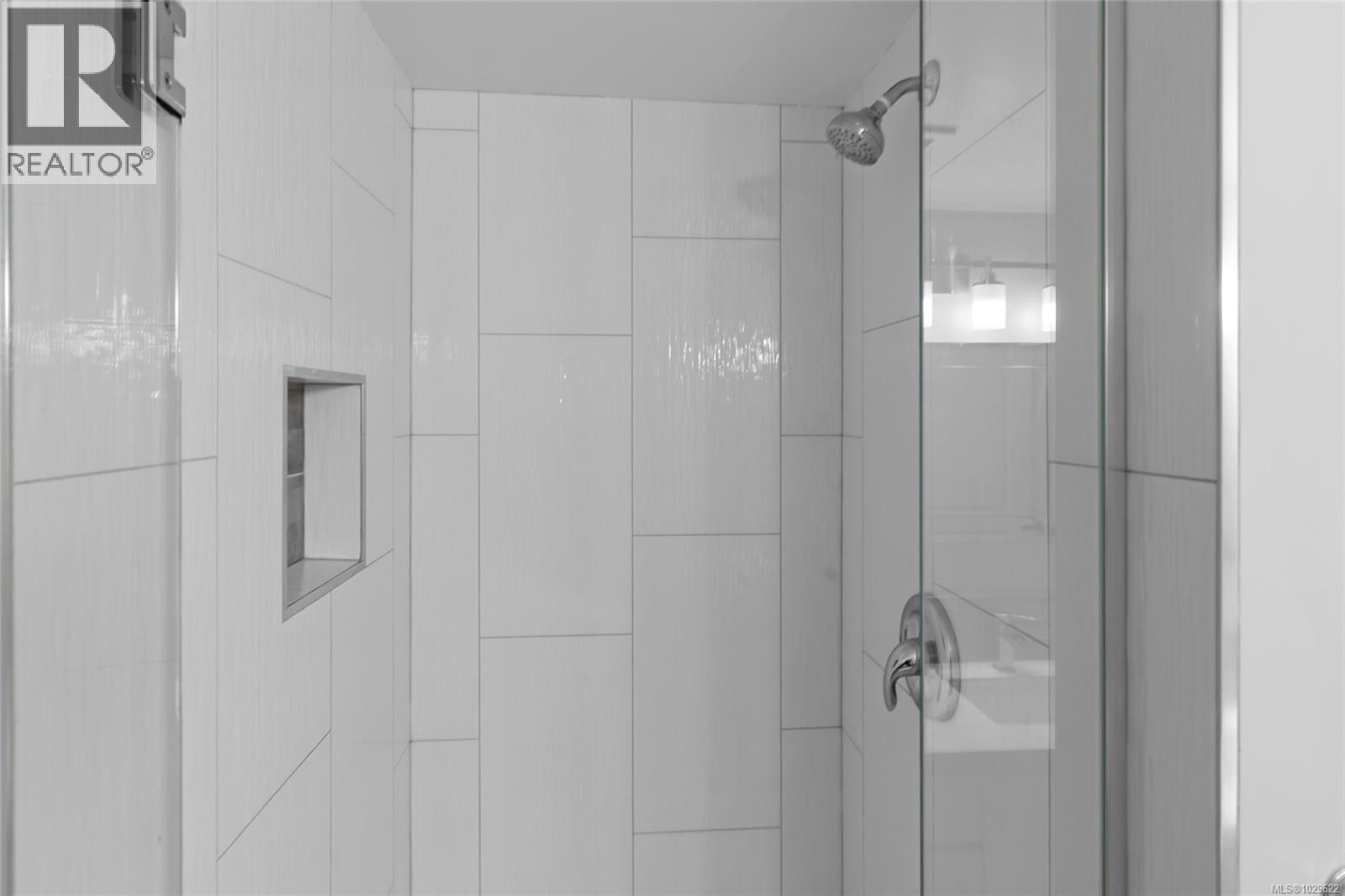 305 935 Johnson Street, Victoria