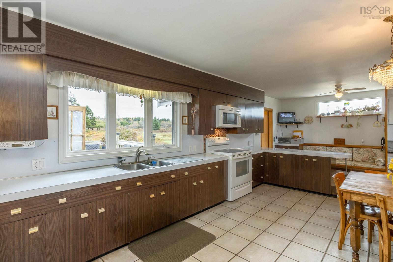 Property 16 of 40 of 1358 Hwy 1