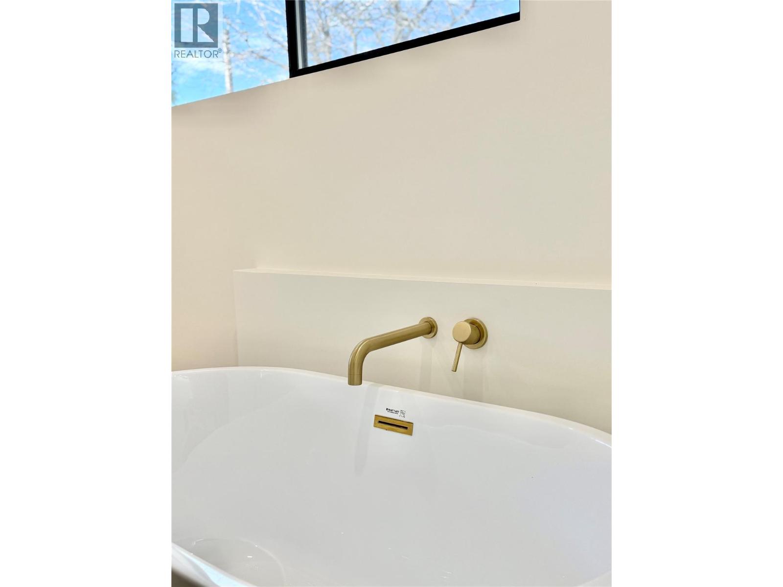 6295 COLLEGE ROAD - 23