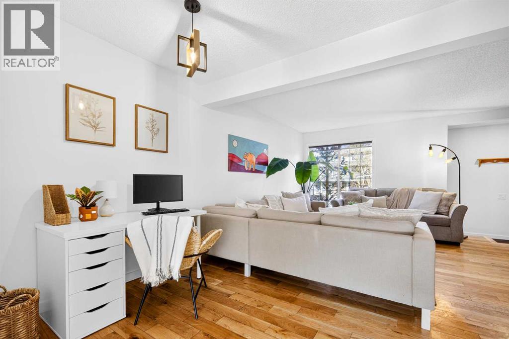 Single Family House for Sale in  Point Drive NW Point McKay Calgary 