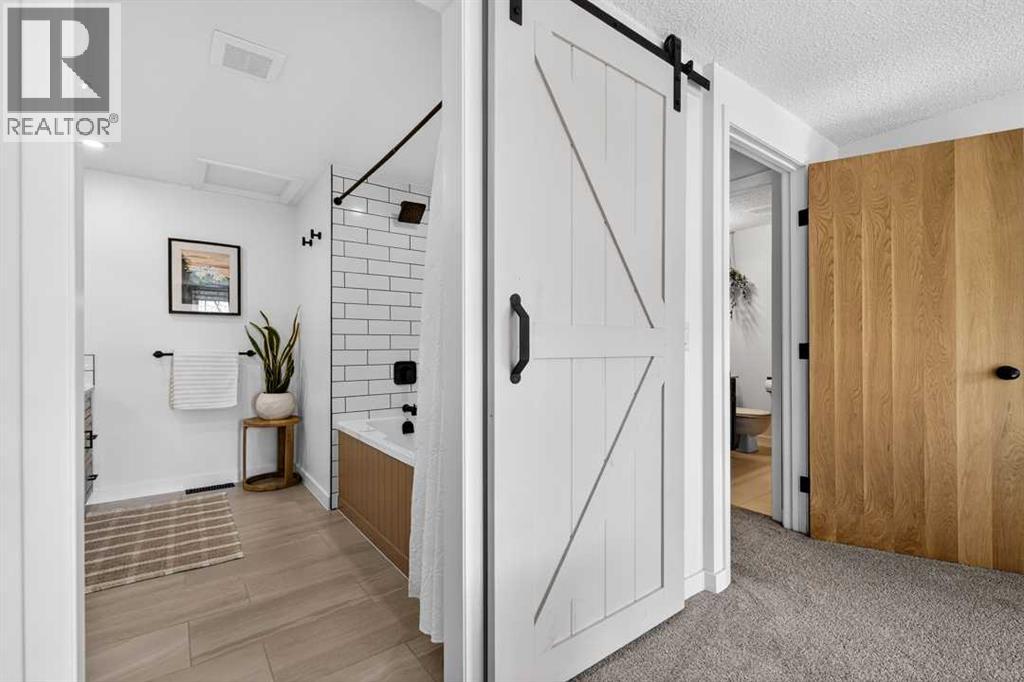 Single Family House for Sale in  Point Drive NW Point McKay Calgary 