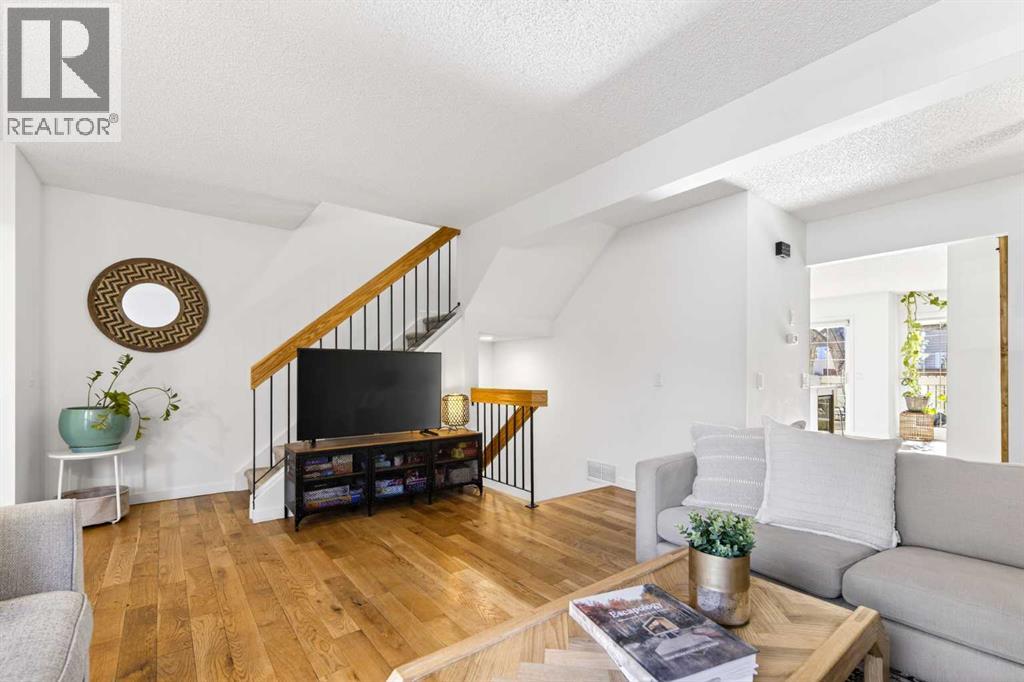 Single Family House for Sale in  Point Drive NW Point McKay Calgary 