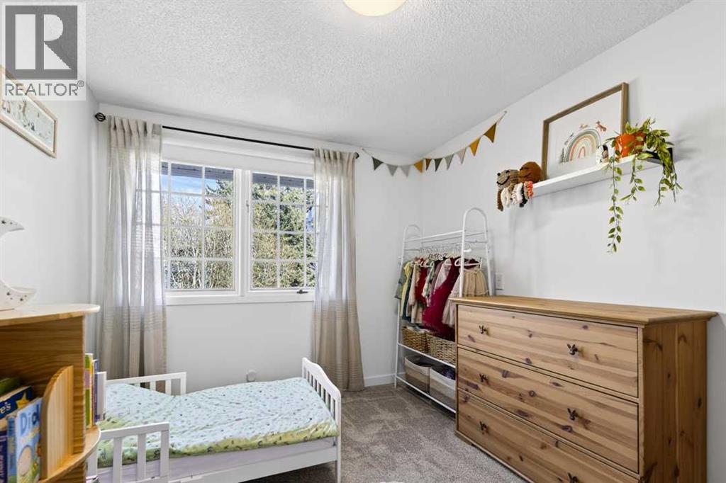 Single Family House for Sale in  Point Drive NW Point McKay Calgary 