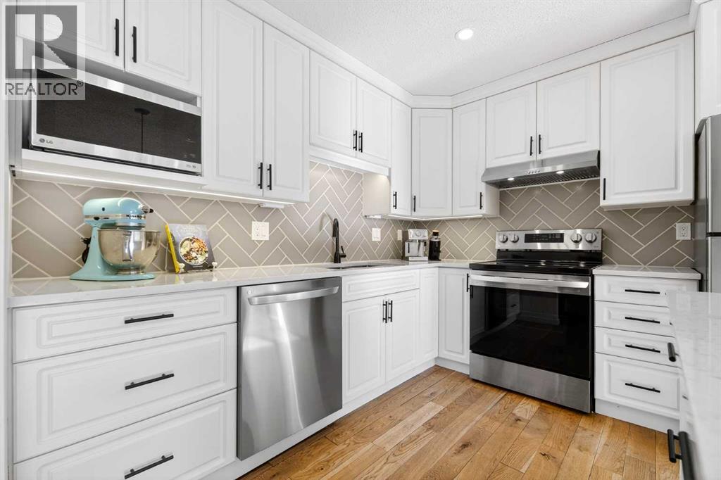 Single Family House for Sale in  Point Drive NW Point McKay Calgary 