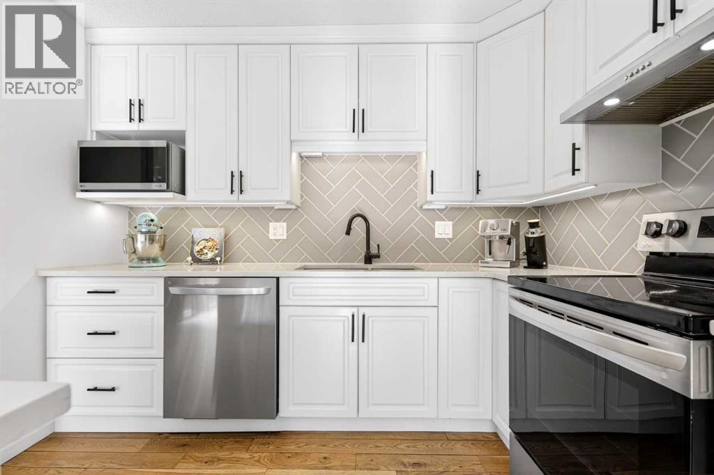 Single Family House for Sale in  Point Drive NW Point McKay Calgary 