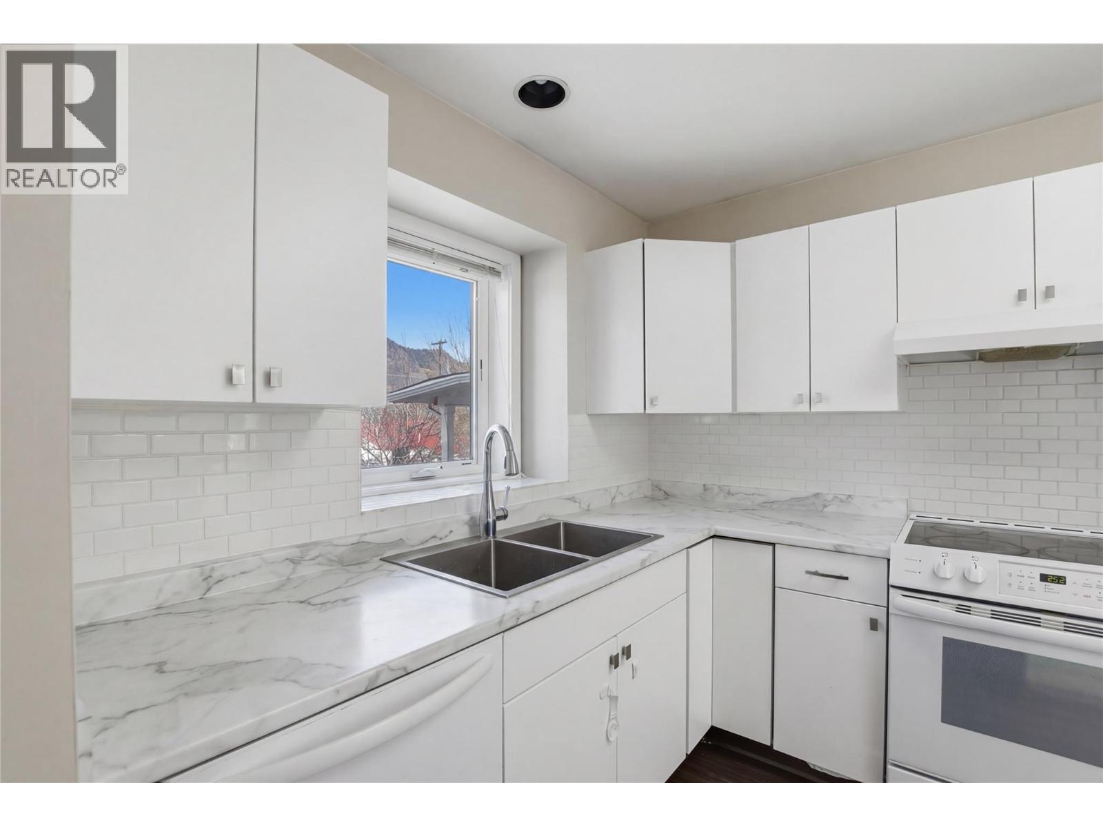 935 DOMINION Street, Kamloops