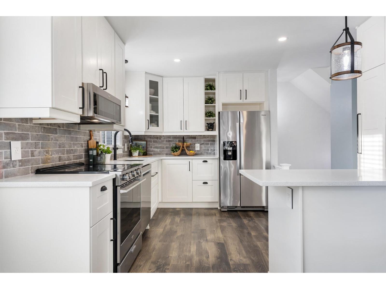 5870 CHEAMVIEW CRESCENT, Garrison Crossing