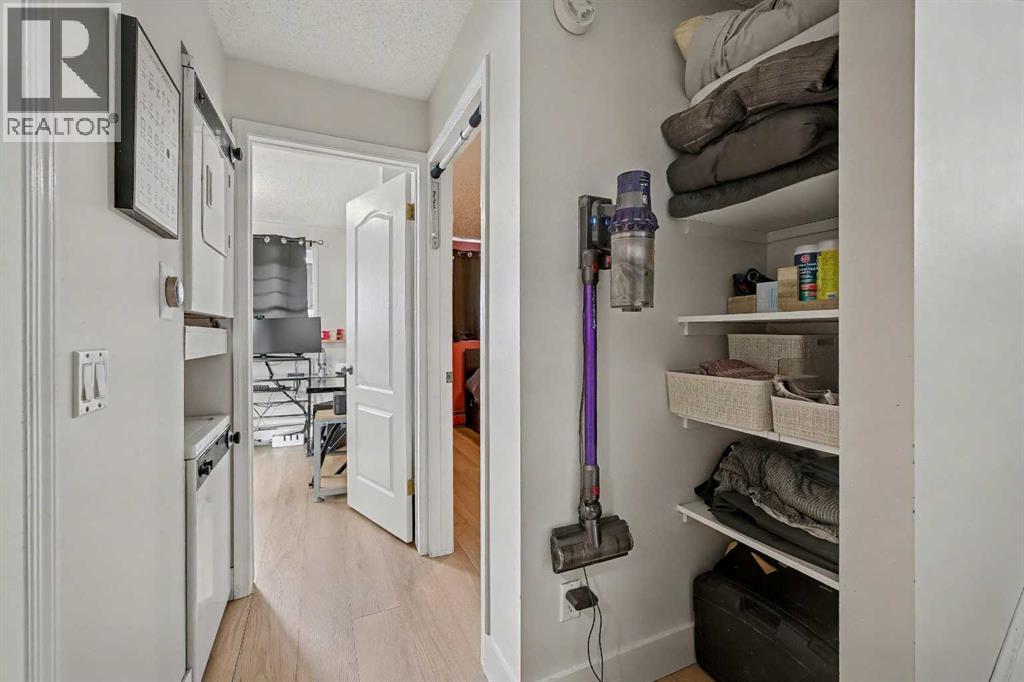 Single Family House Multi-level for Sale in    Avenue SW Cliff Bungalow Calgary 