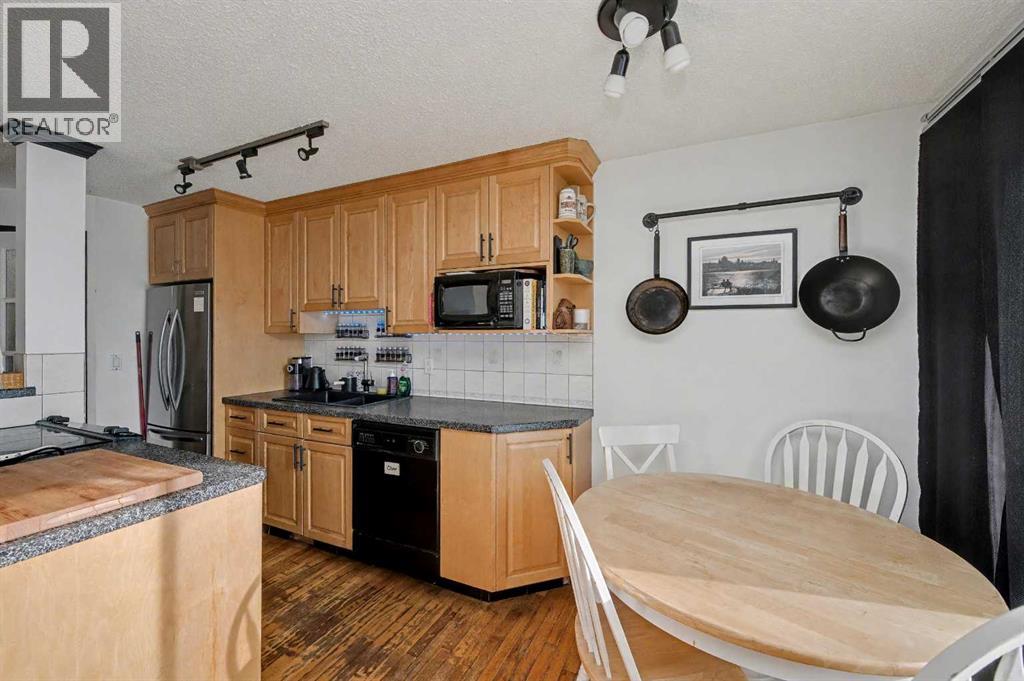 Single Family House Multi-level for Sale in    Avenue SW Cliff Bungalow Calgary 