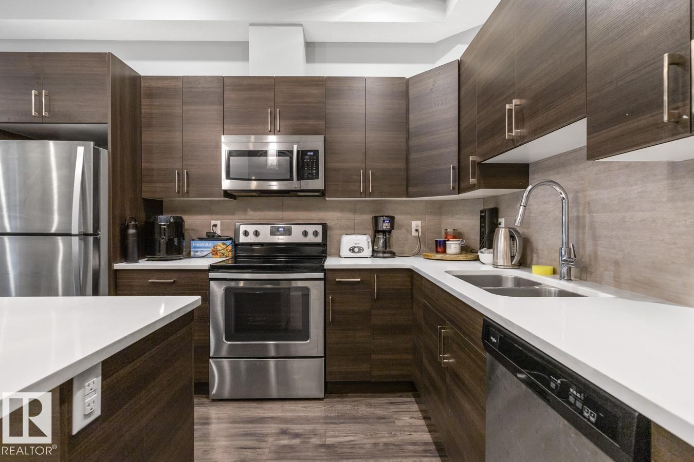 #102 10006 83 AV NW NW, Edmonton