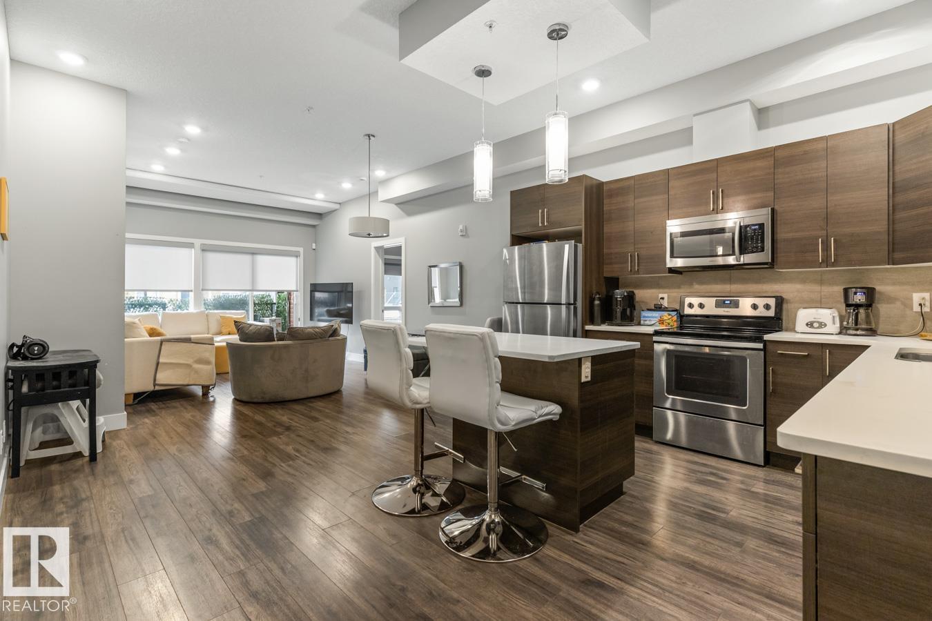 #102 10006 83 AV NW NW, Edmonton