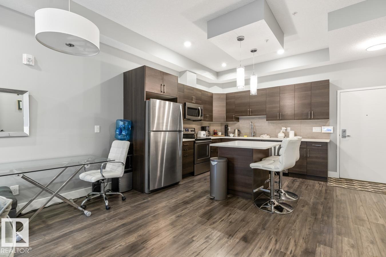 #102 10006 83 AV NW NW, Edmonton