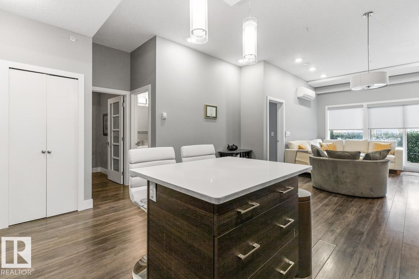 #102 10006 83 AV NW NW, Edmonton