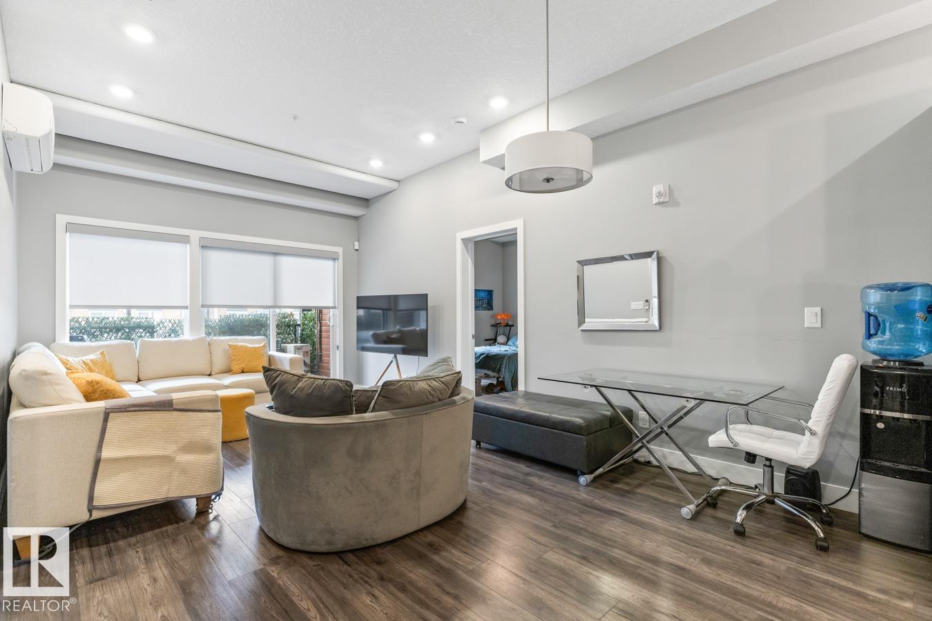 #102 10006 83 AV NW NW, Edmonton