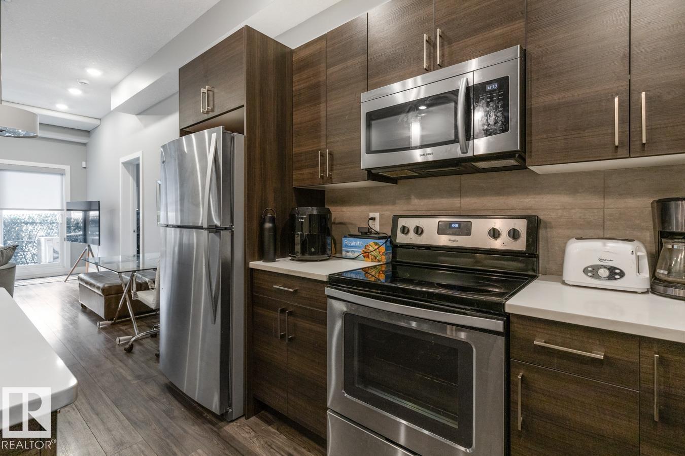 #102 10006 83 AV NW NW, Edmonton