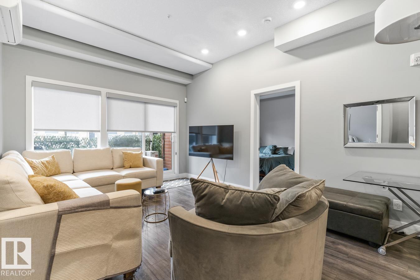 #102 10006 83 AV NW NW, Edmonton