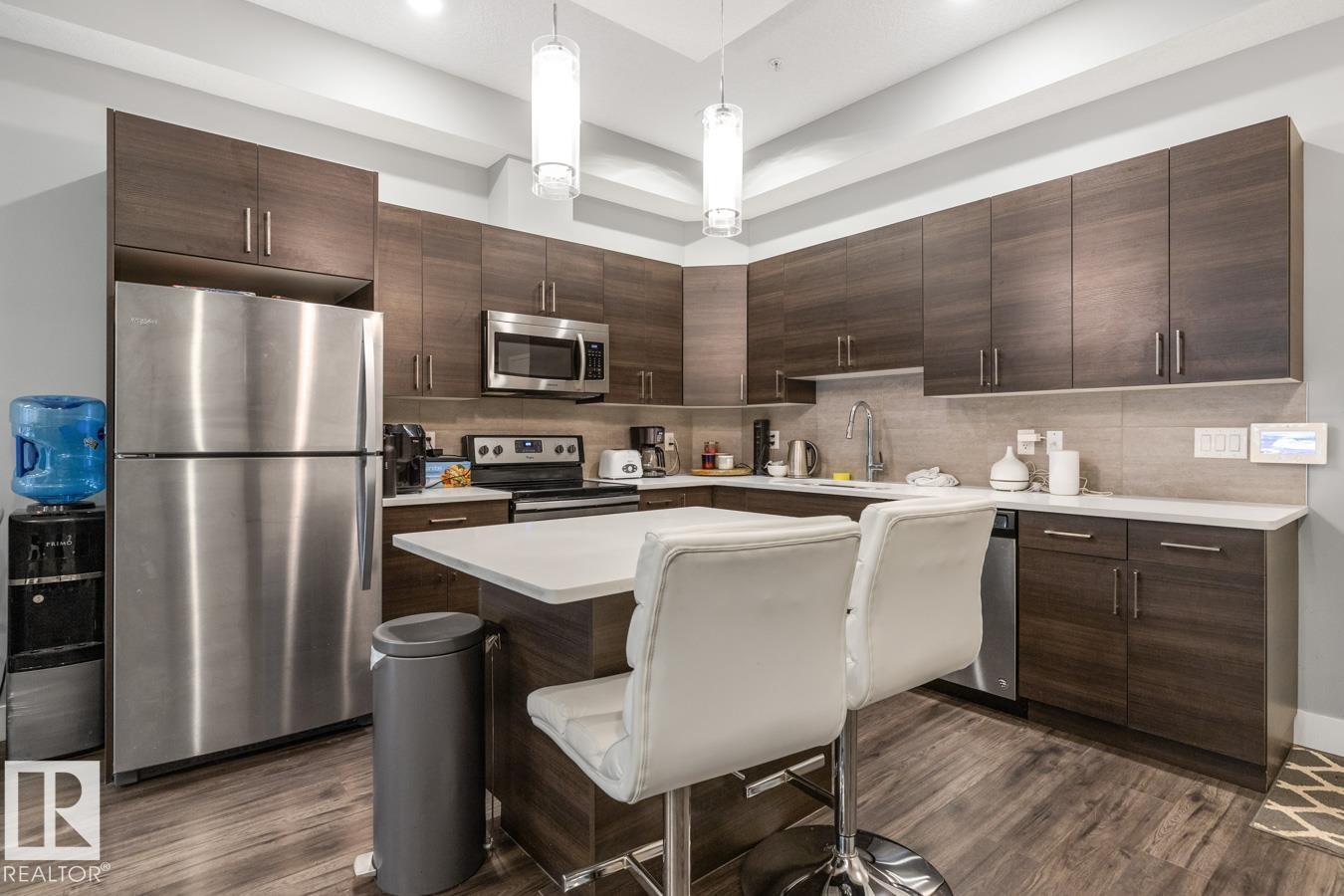 #102 10006 83 AV NW NW, Edmonton