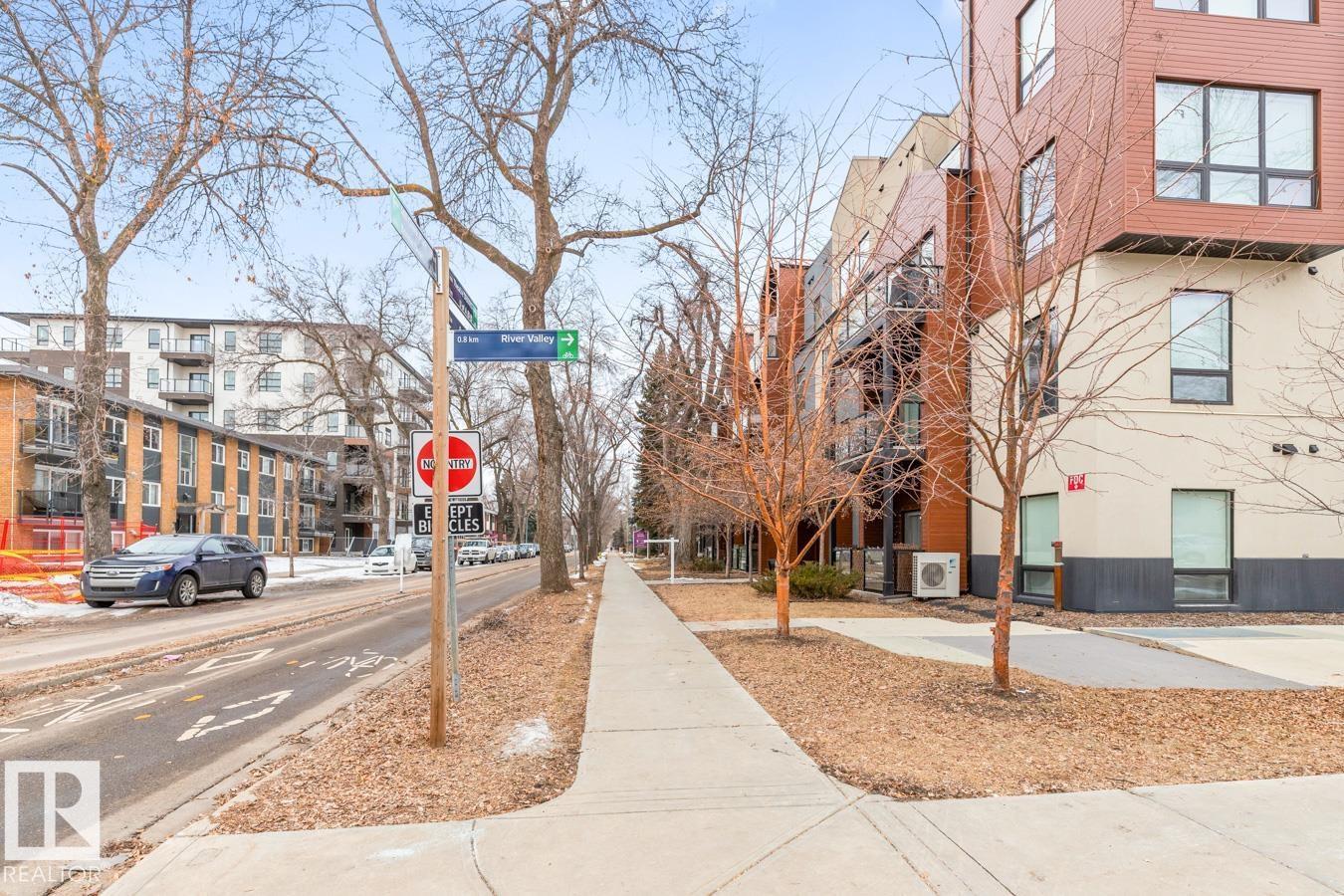 #102 10006 83 AV NW NW, Edmonton