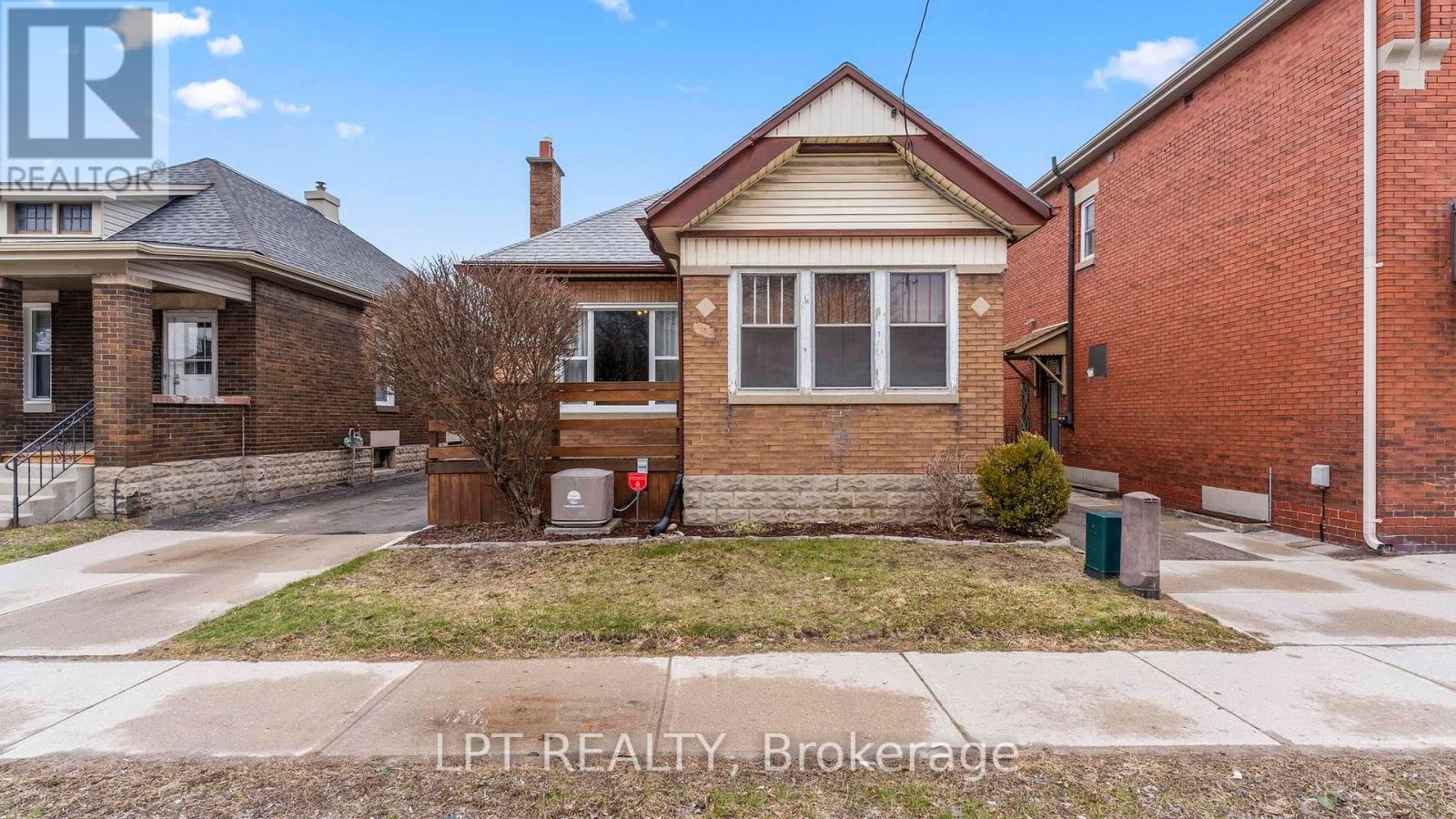 1084 TRAFALGAR STREET