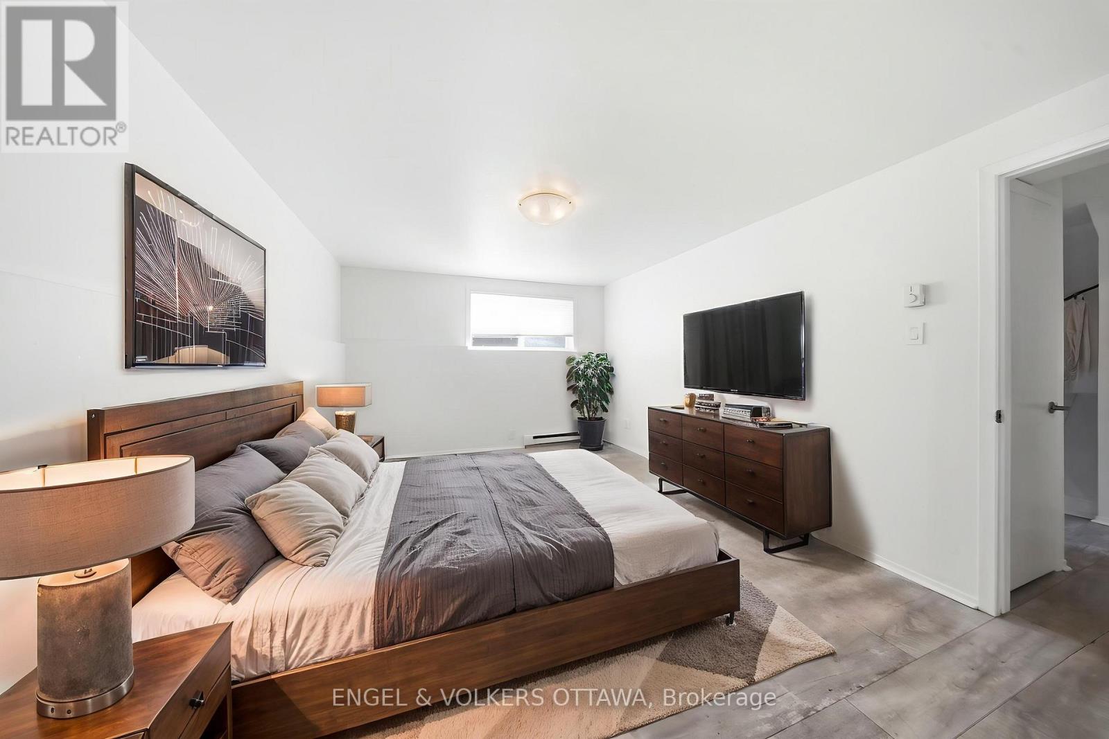 311 PRESLAND ROAD - 12