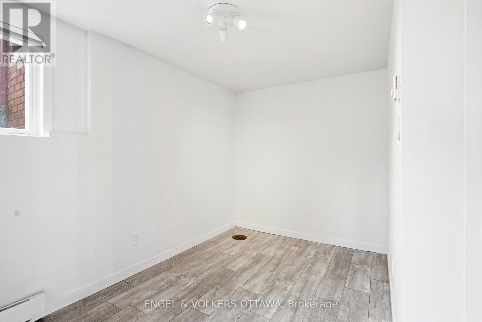 311 PRESLAND ROAD - 18