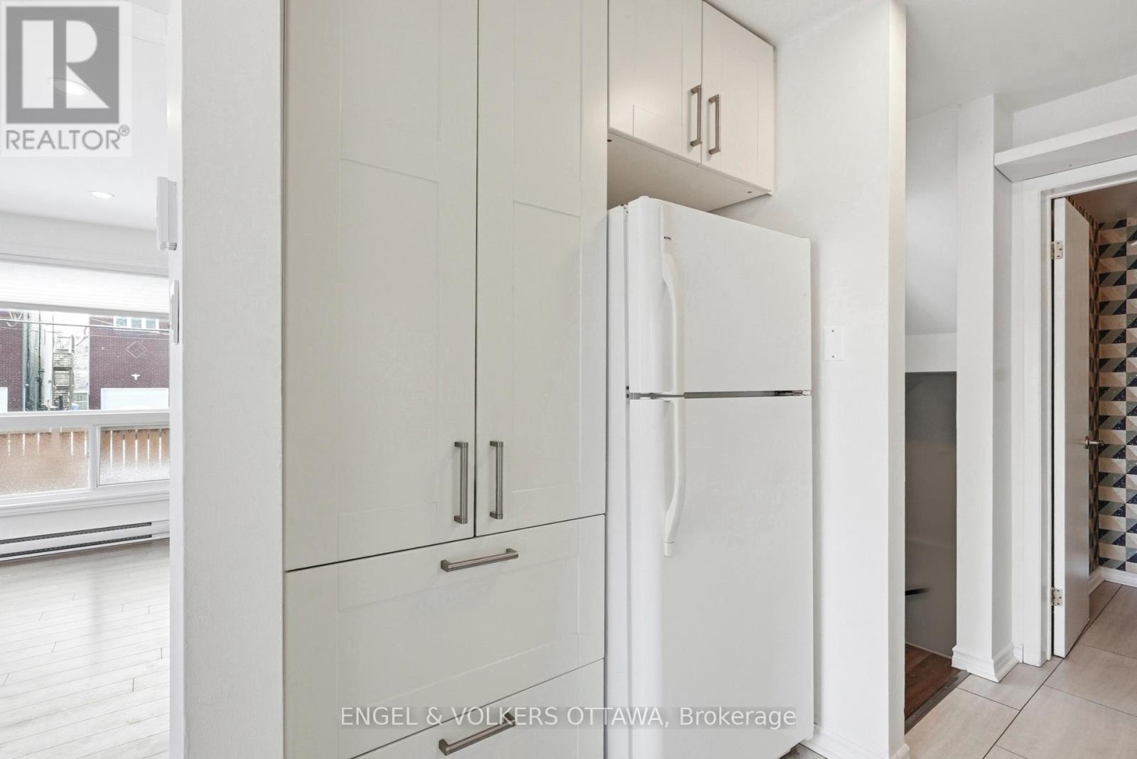 311 PRESLAND ROAD - 9
